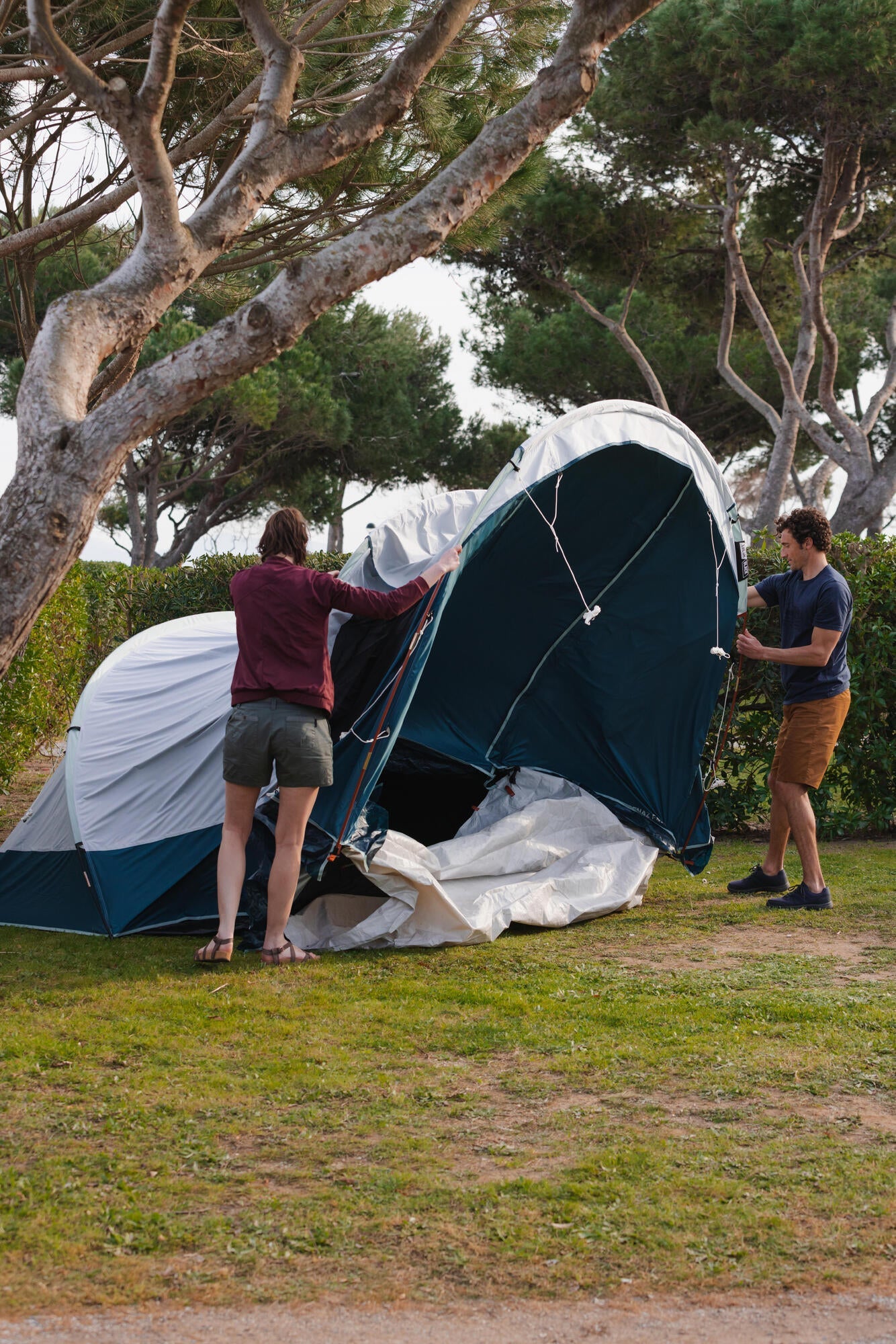 Quechua Arpenaz Fresh & Black Family Camping Tent 4 Person 1 Bedroom