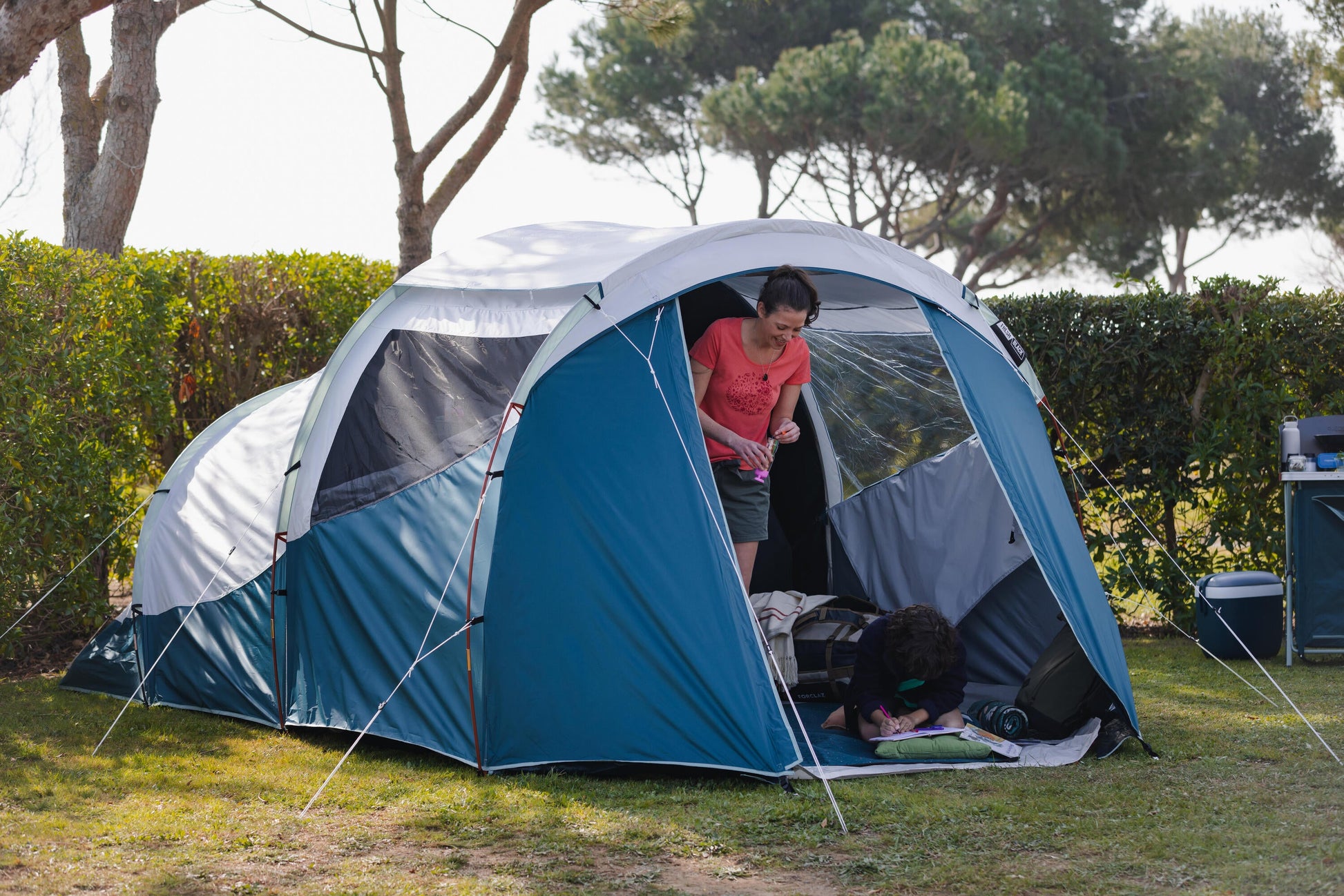 Quechua Arpenaz Fresh & Black Family Camping Tent 4 Person 1 Bedroom